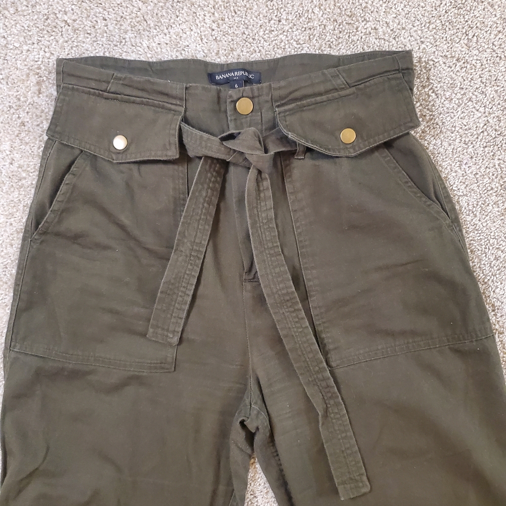 Banana Republic Olive Straight Leg Pants - Picture 2 of 8